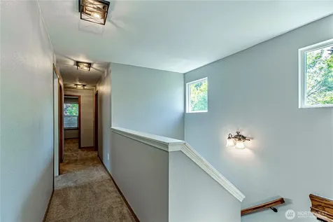 2706 9th Street SE Puyallup WA 98374