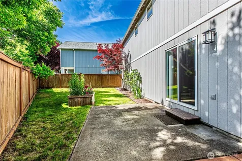 2706 9th Street SE Puyallup WA 98374