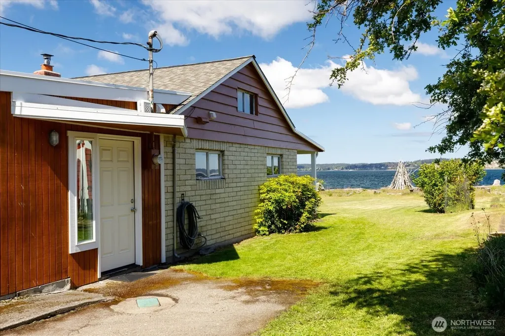 301 Snakelum Point Road Coupeville WA 98239
