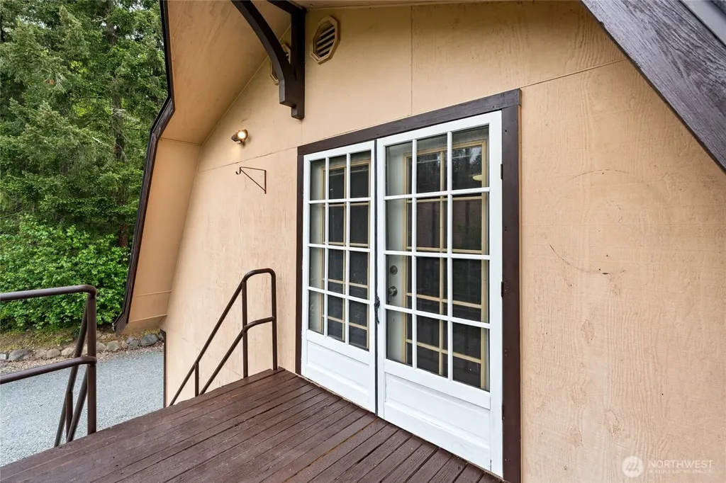 42323 22nd Avenue E Eatonville WA 98328