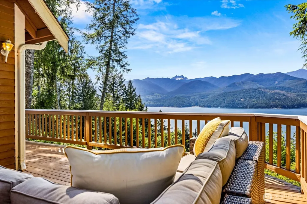 19736 NW Stavis Bay Road Seabeck WA 98380