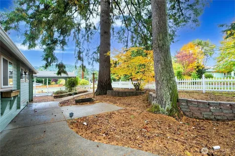 10271 148th Avenue SE Renton WA 98059