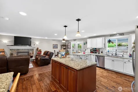 12623 123rd Avenue E Puyallup WA 98374