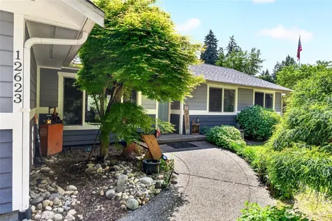 12623 123rd Avenue E Puyallup WA 98374