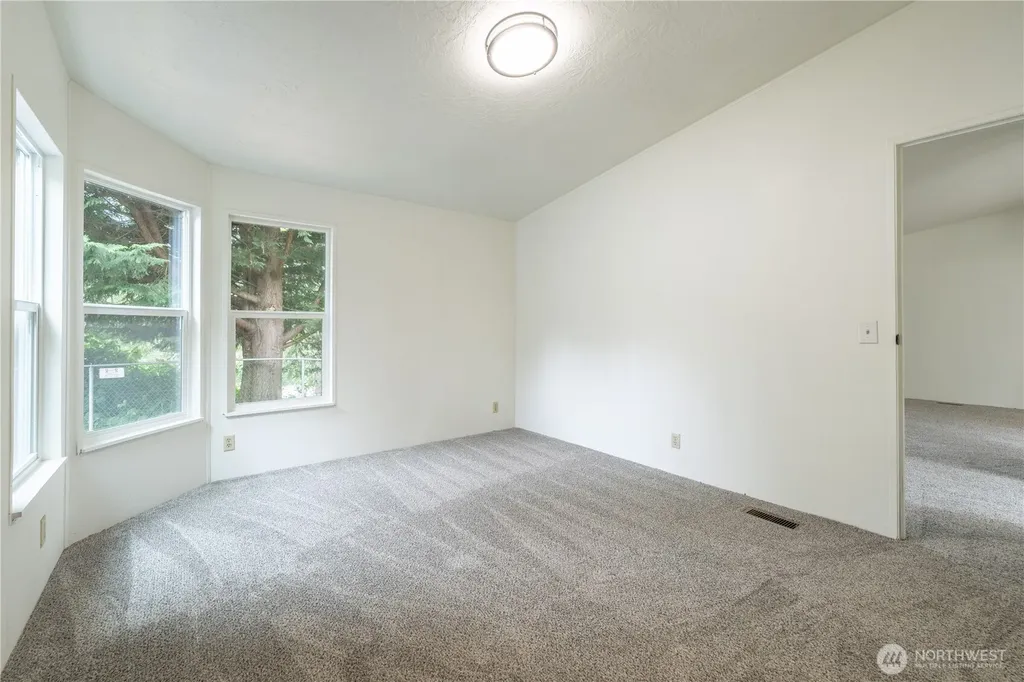 7701 Hardeson Road Everett WA 98203