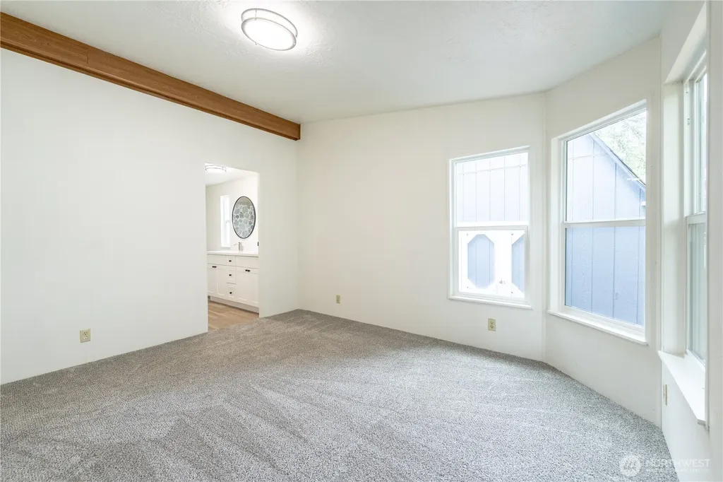 7701 Hardeson Road Everett WA 98203