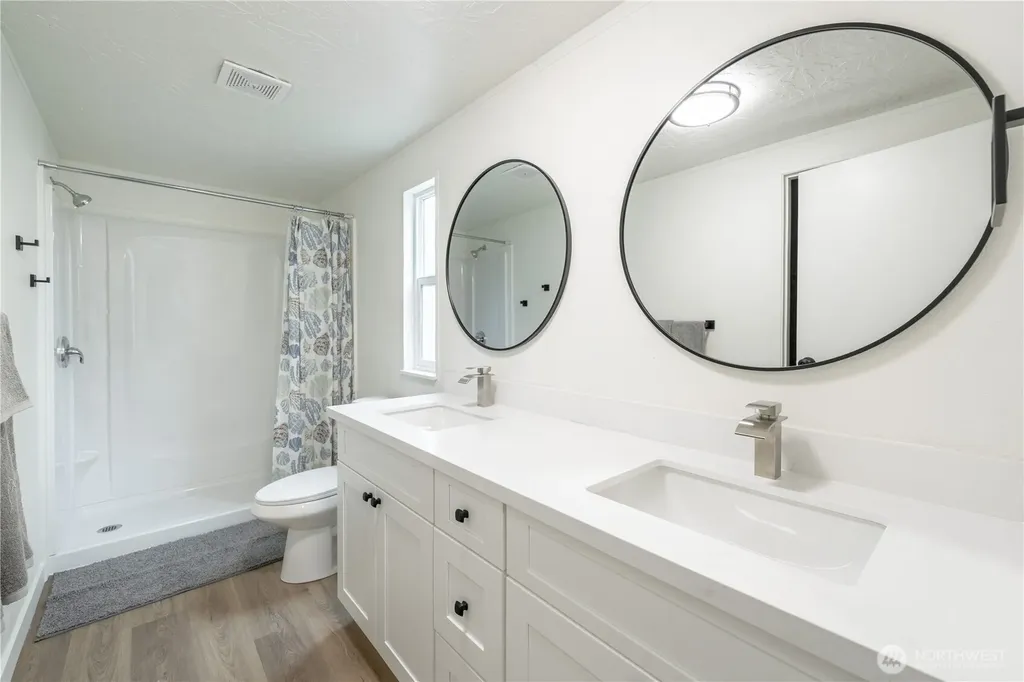 7701 Hardeson Road Everett WA 98203