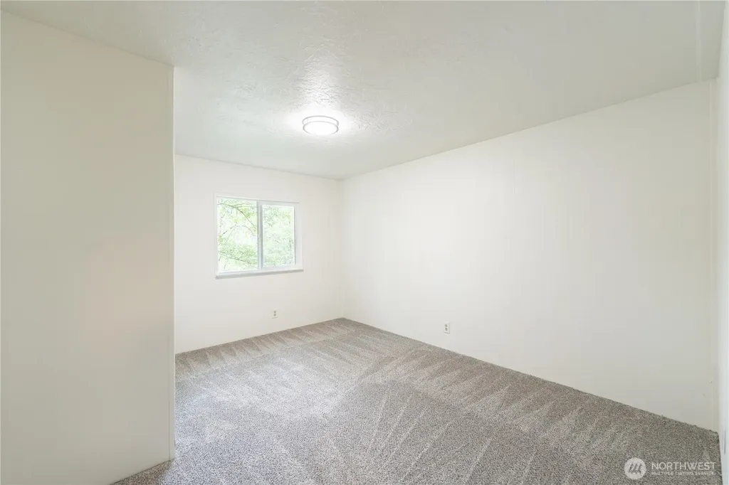 7701 Hardeson Road Everett WA 98203