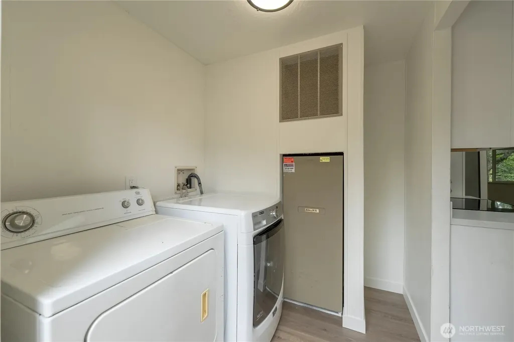 7701 Hardeson Road Everett WA 98203