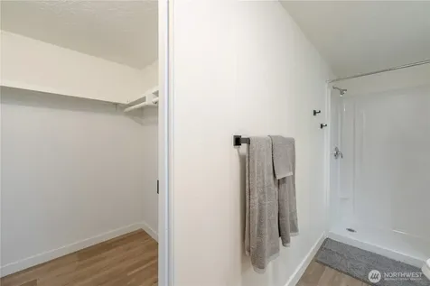 7701 Hardeson Road Everett WA 98203