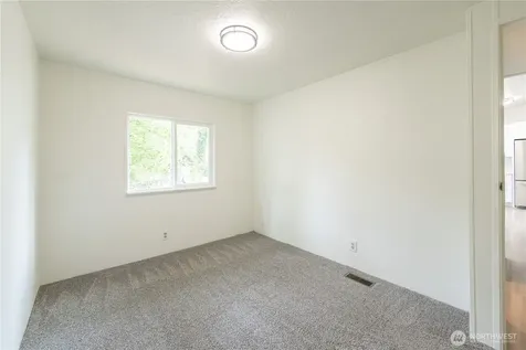 7701 Hardeson Road Everett WA 98203
