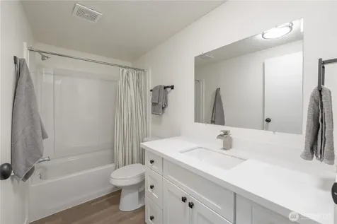 7701 Hardeson Road Everett WA 98203