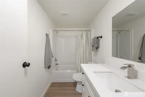 7701 Hardeson Road Everett WA 98203
