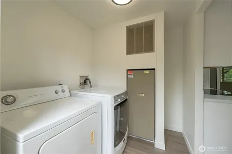 7701 Hardeson Road Everett WA 98203