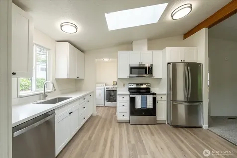 7701 Hardeson Road Everett WA 98203