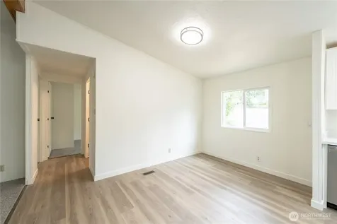 7701 Hardeson Road Everett WA 98203