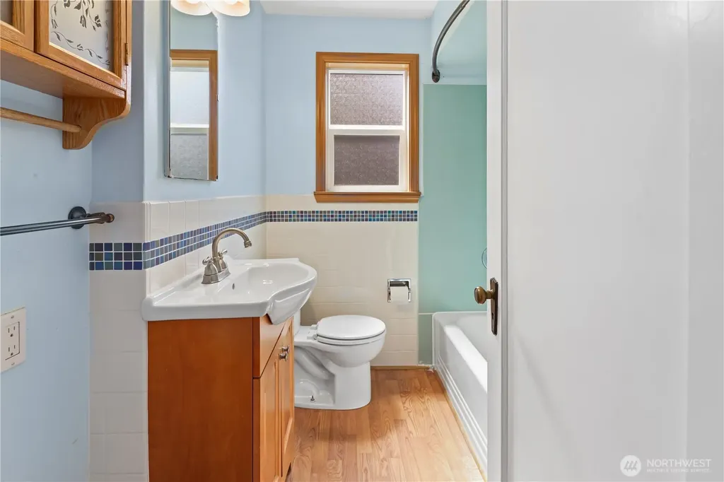 6901 40th Avenue SW Seattle WA 98136