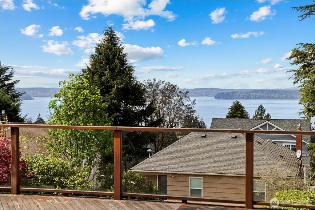 6901 40th Avenue SW Seattle WA 98136