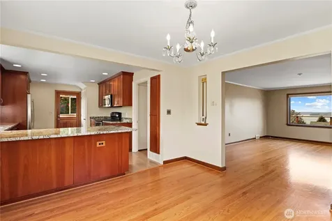 6901 40th Avenue SW Seattle WA 98136