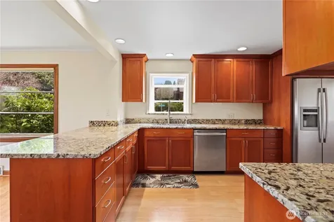 6901 40th Avenue SW Seattle WA 98136