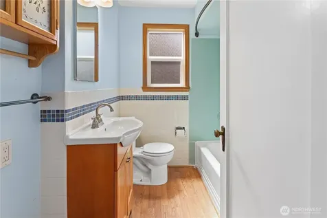 6901 40th Avenue SW Seattle WA 98136