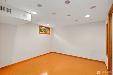 6901 40th Avenue SW Seattle WA 98136