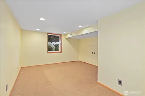 6901 40th Avenue SW Seattle WA 98136