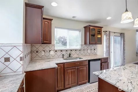 16927 121st Avenue E Puyallup WA 98374