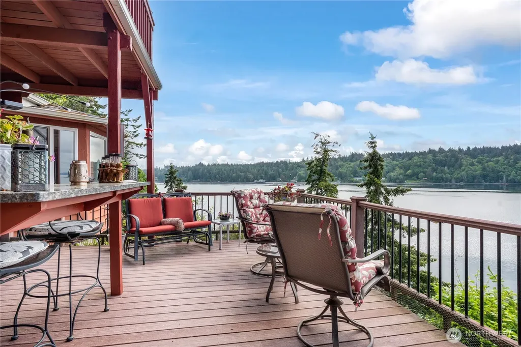 621 E Herron Boulevard NW Lakebay WA 98349