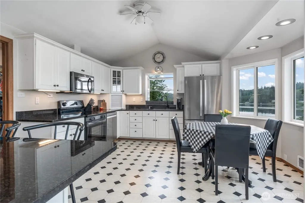 621 E Herron Boulevard NW Lakebay WA 98349