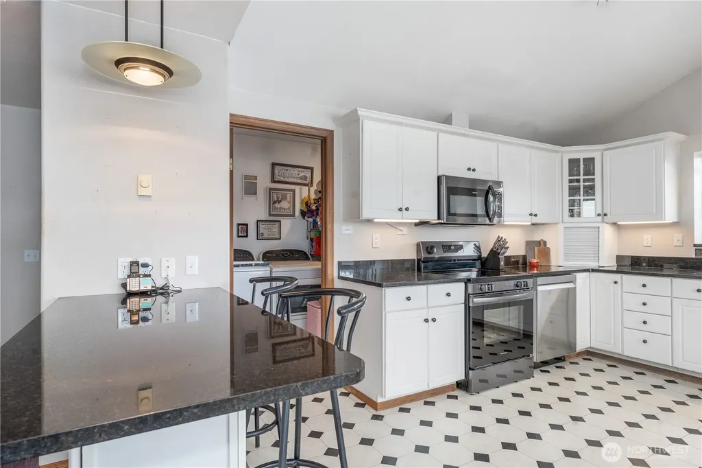 621 E Herron Boulevard NW Lakebay WA 98349
