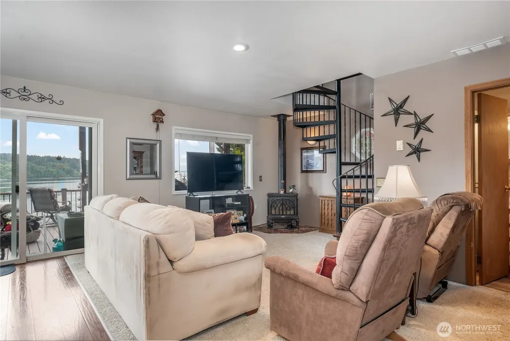621 E Herron Boulevard NW Lakebay WA 98349