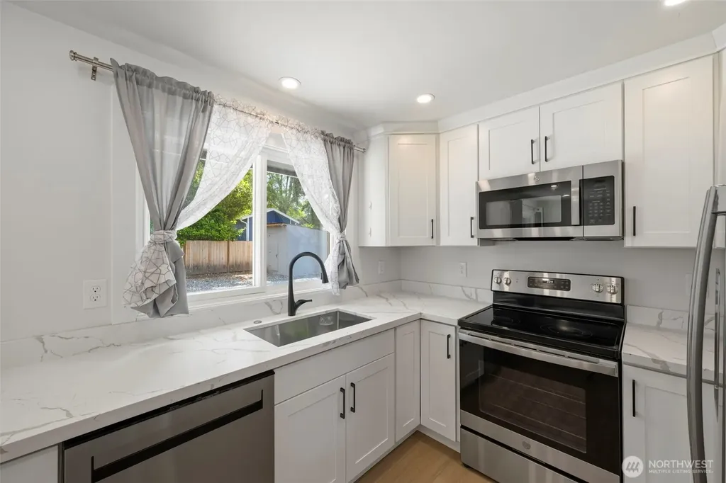 2331 S 251st Street Kent WA 98032