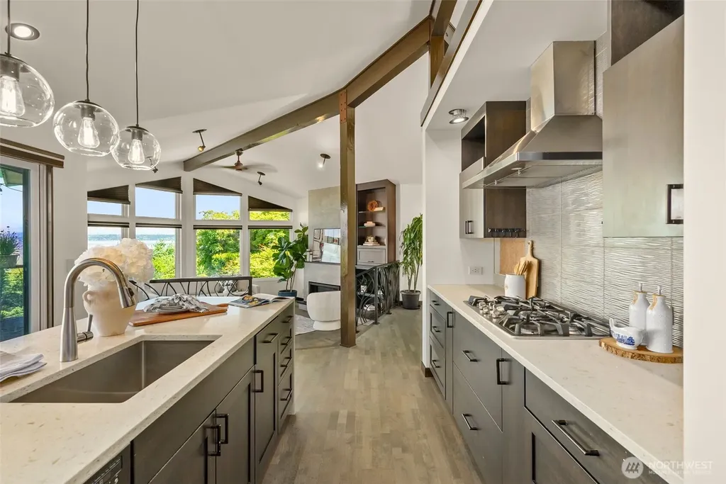 10847 Bill Point Bluff NE Bainbridge Island WA 98110