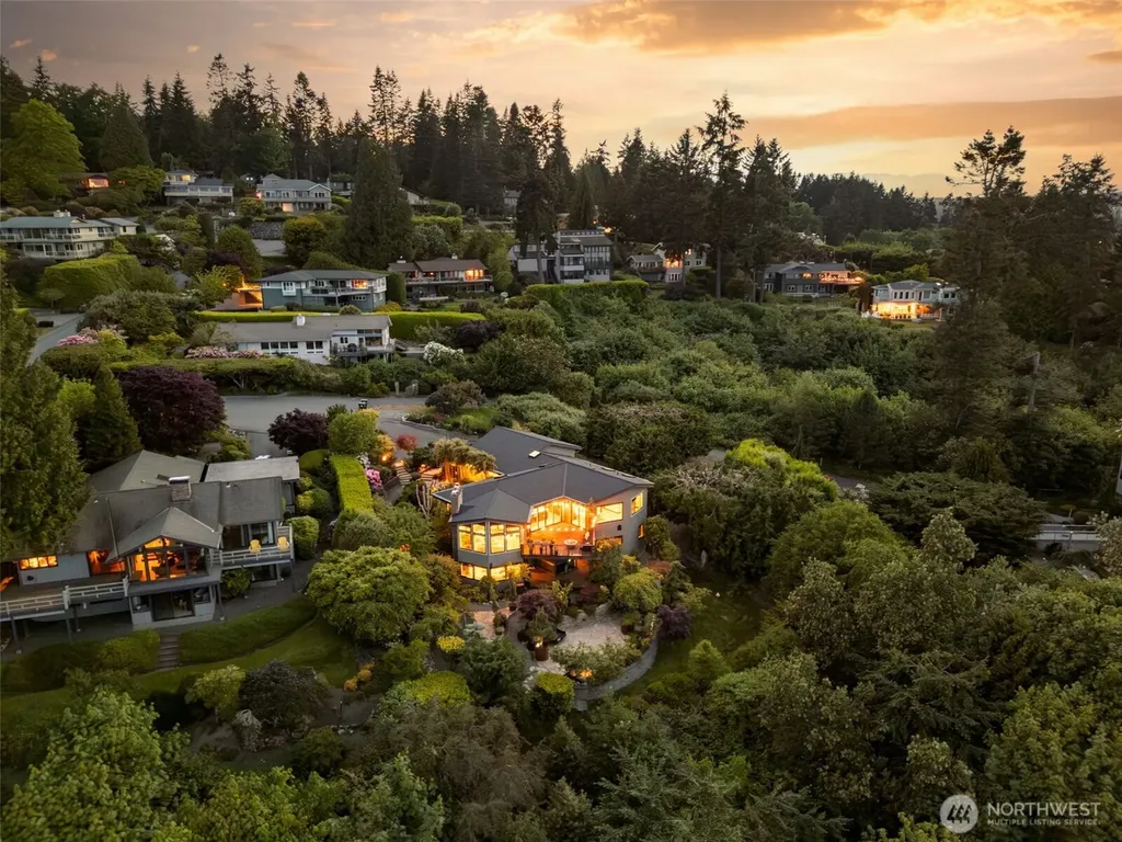 10847 Bill Point Bluff NE Bainbridge Island WA 98110