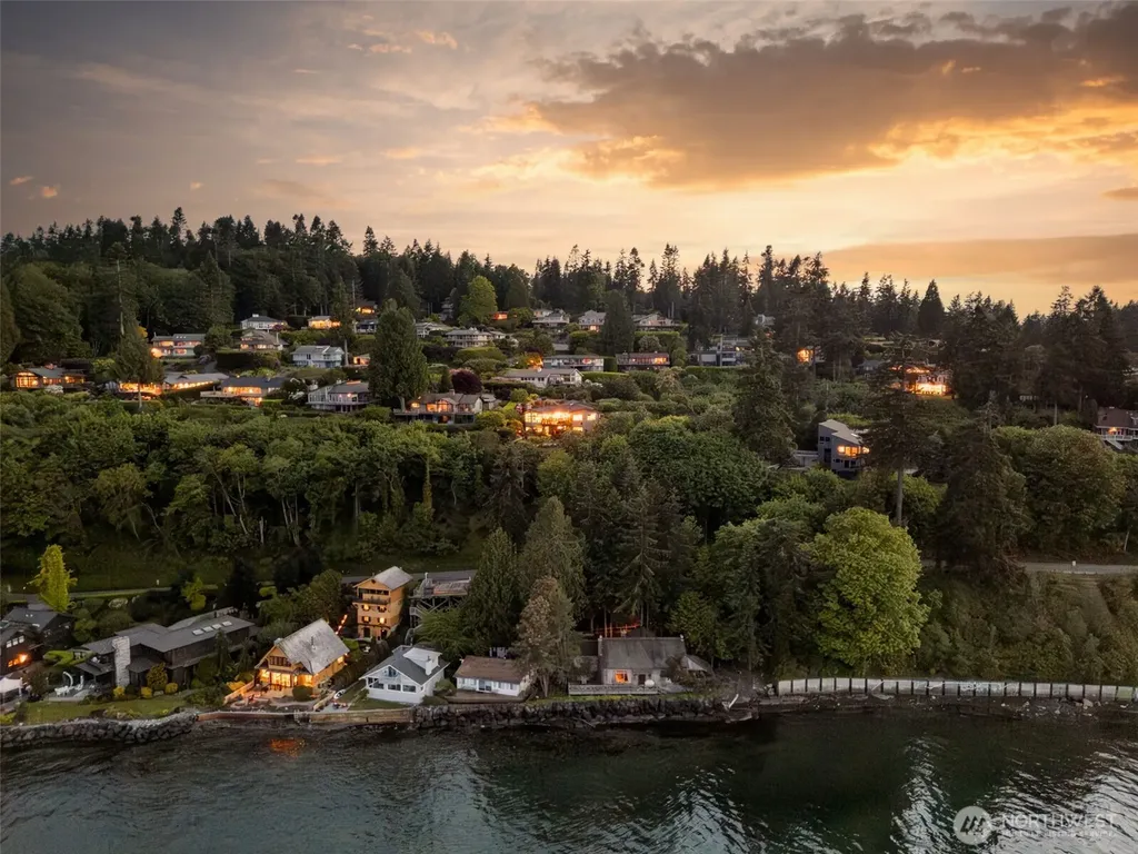 10847 Bill Point Bluff NE Bainbridge Island WA 98110