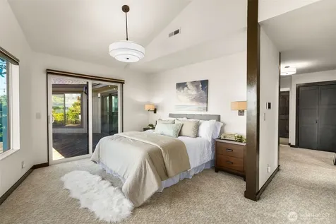 10847 Bill Point Bluff NE Bainbridge Island WA 98110