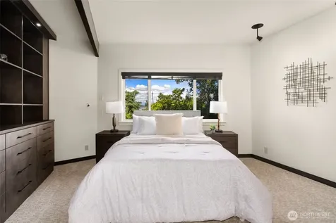10847 Bill Point Bluff NE Bainbridge Island WA 98110
