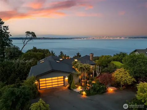 10847 Bill Point Bluff NE Bainbridge Island WA 98110