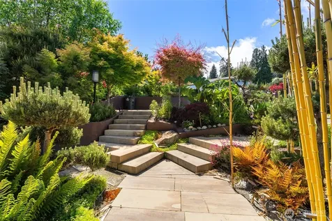 10847 Bill Point Bluff NE Bainbridge Island WA 98110