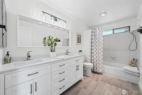15932 SE 166th Place Renton WA 98058