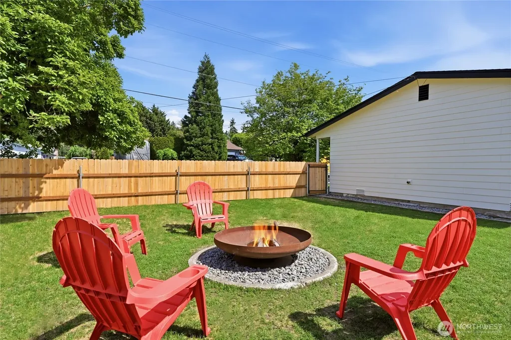 707 11th Avenue Milton WA 98354