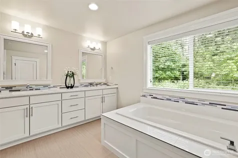 29 242nd Street SE Bothell WA 98021