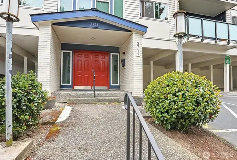3711 26th Place W Seattle WA 98199