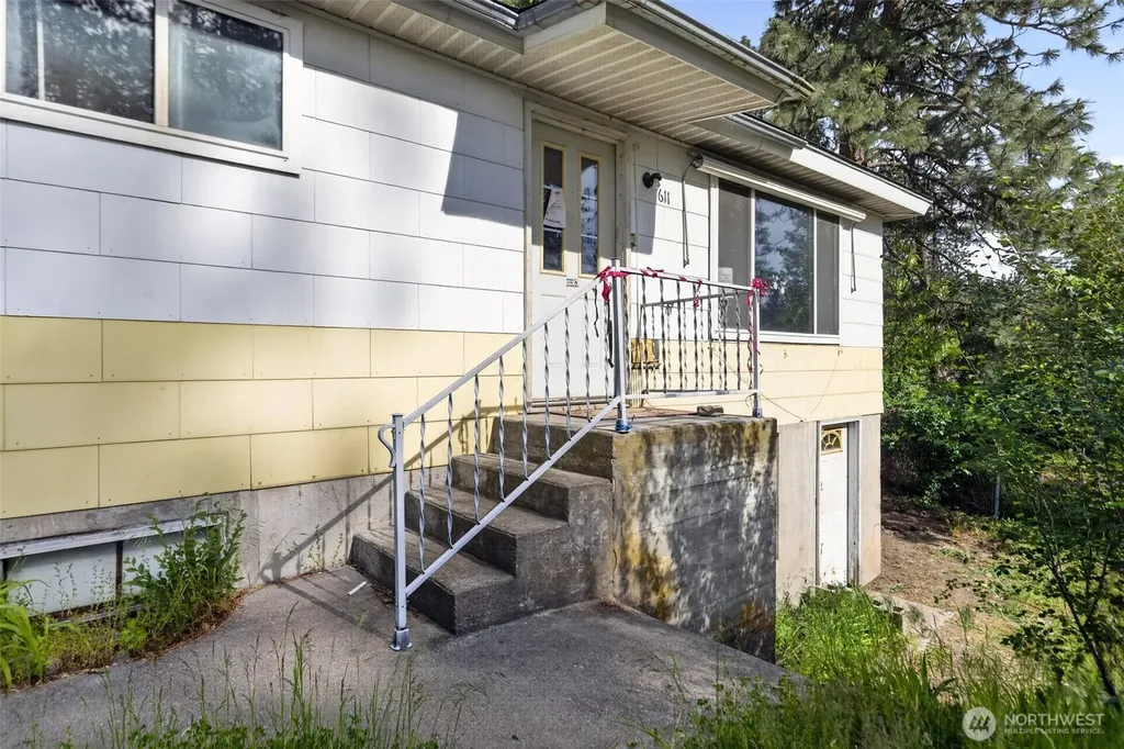 611 S Farr Road Spokane WA 99206