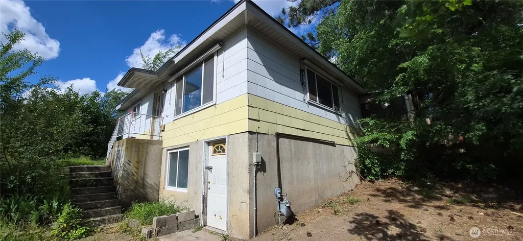 611 S Farr Road Spokane WA 99206