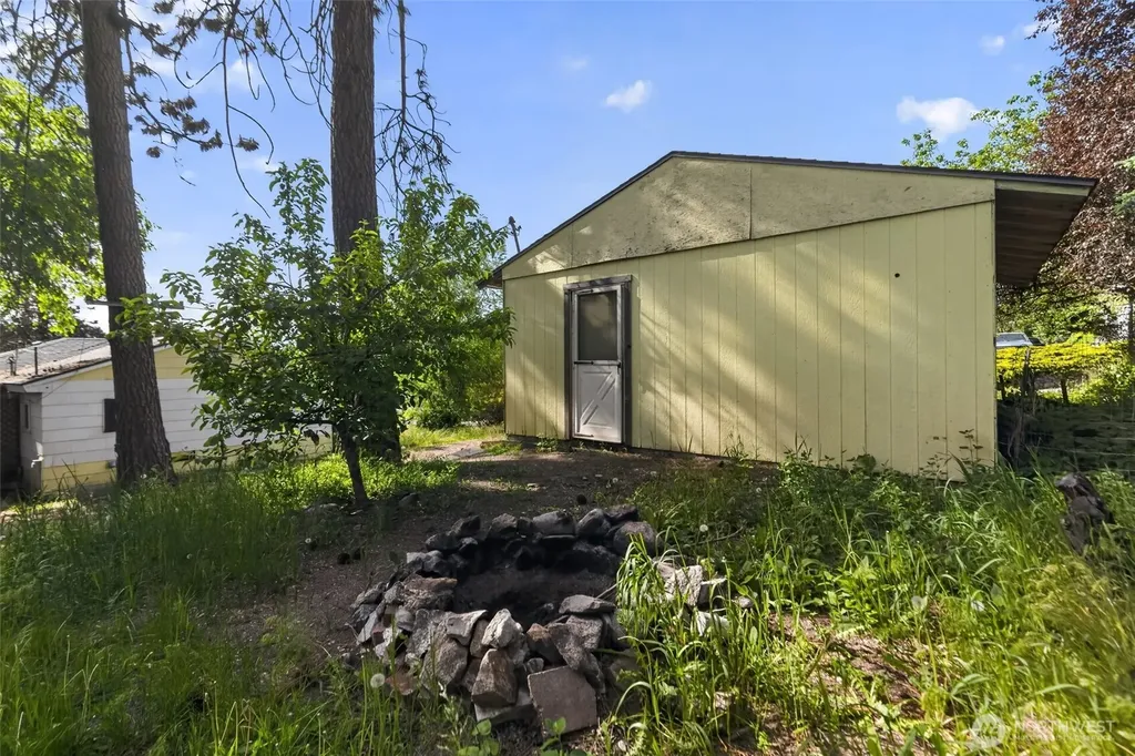 611 S Farr Road Spokane WA 99206