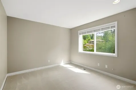 24923 NE 3rd Place Sammamish WA 98074
