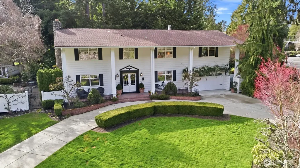 10506 Robin Hood Drive Edmonds WA 98020