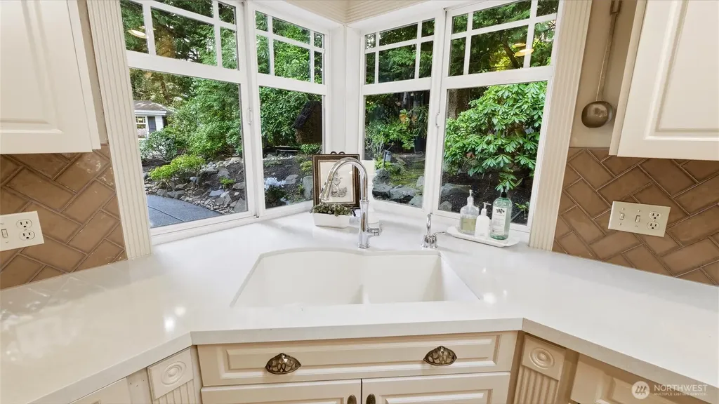 10506 Robin Hood Drive Edmonds WA 98020